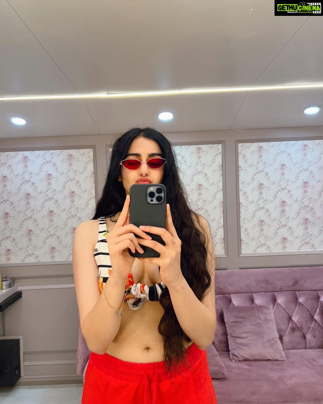 Adah Sharma Instagram - Expectations Vs Reality. SWIPE 🤓🤪 How an actor is expected to arrive(dressed) for shoot VS how she actually lands up.TaAdah ! #WhatHappensInAdahsVanStaysInAdahsVan #100YearsOfAdahSharma #adahsharma