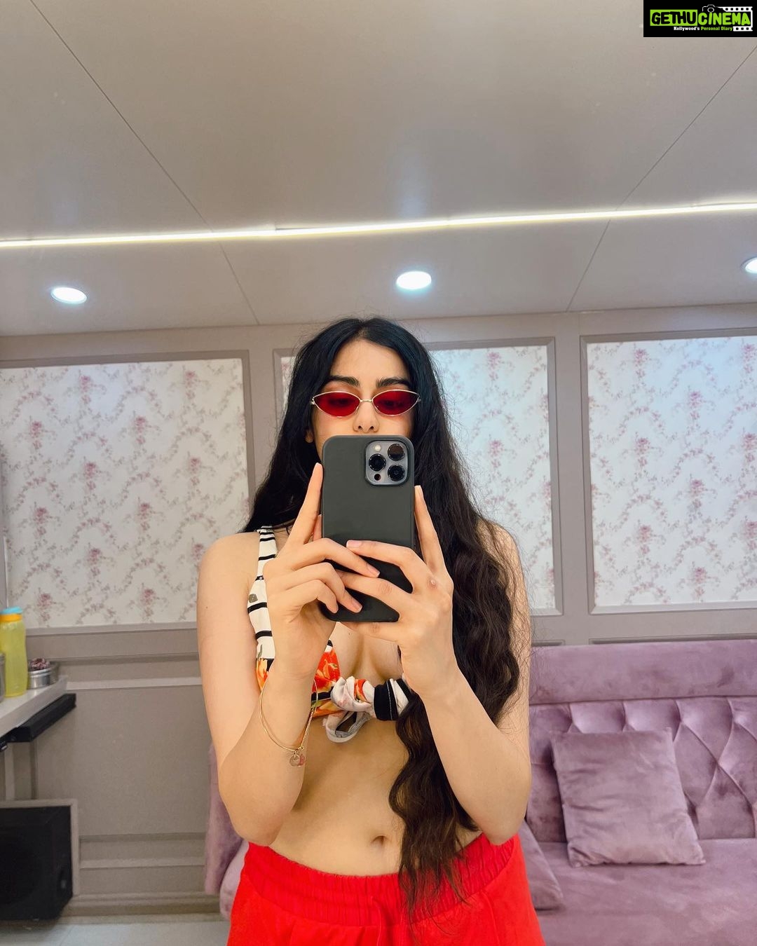 Adah Sharma Instagram - Expectations Vs Reality. SWIPE 🤓🤪 How an actor is expected to arrive(dressed) for shoot VS how she actually lands up.TaAdah ! #WhatHappensInAdahsVanStaysInAdahsVan #100YearsOfAdahSharma #adahsharma