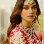 Aditi Rao Hydari Instagram – ‘Mehrunnisa’, an eclectic bridal collection by @waniyabyma for the bride of a modern heritage 🕊️

Creative Director: @mehrazam2
Vocalist : @Farheenrazajaffry 
Hair & Makeup: @marianna_mukuchyan
Jewellery: @Lszaveri 
Videographer: @duanemendes 
Stylist: @sanamratansi
Visual Direction: @mshahroz.tariq
Artist Representative: @ssubberman
Location: @alwathbahotel
Brand PR & Coordination: @tnbtpr

#WaniyaByMa #MehrUnNisa #AditiRaoHydari #Tnbtpr