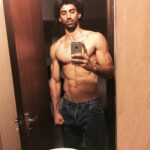 Aditya Roy Kapur Instagram - Told you i'l be ready with my bikini body 👙 #mondaymotivation
