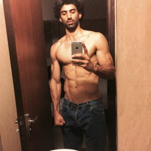 Aditya Roy Kapur Instagram - Told you i'l be ready with my bikini body 👙 #mondaymotivation
