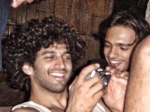 Aditya Roy Kapur Instagram - Getting with the program.  #throwbackthursday #everyphotoisathrowback #yaitsmyrealhairbro
