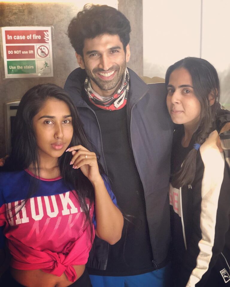 Aditya Roy Kapur Instagram - Just got convinced to do the impossible by these two lovely ladies . #helloinstagram