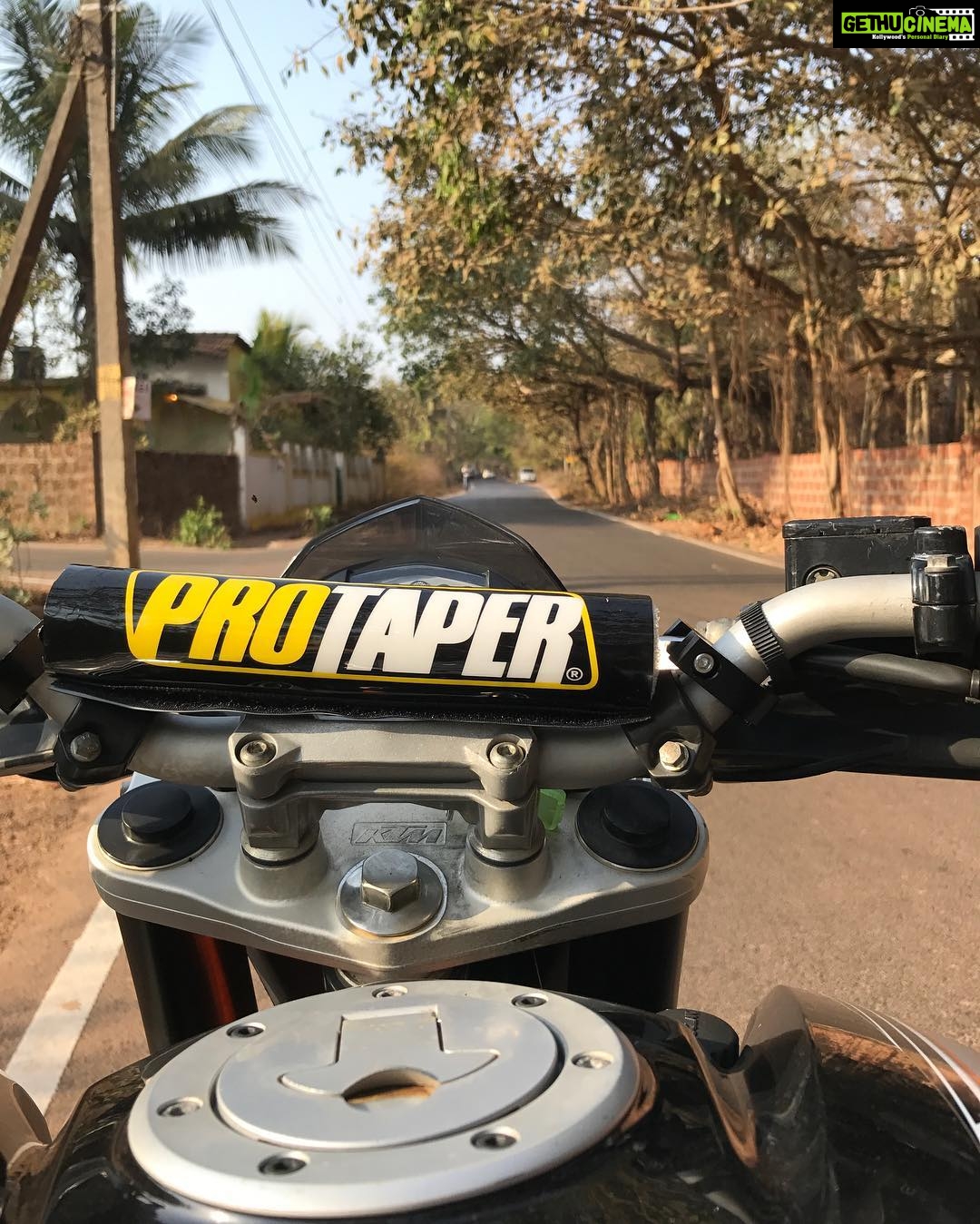 Aditya Roy Kapur Instagram - #undercover #goa #malang