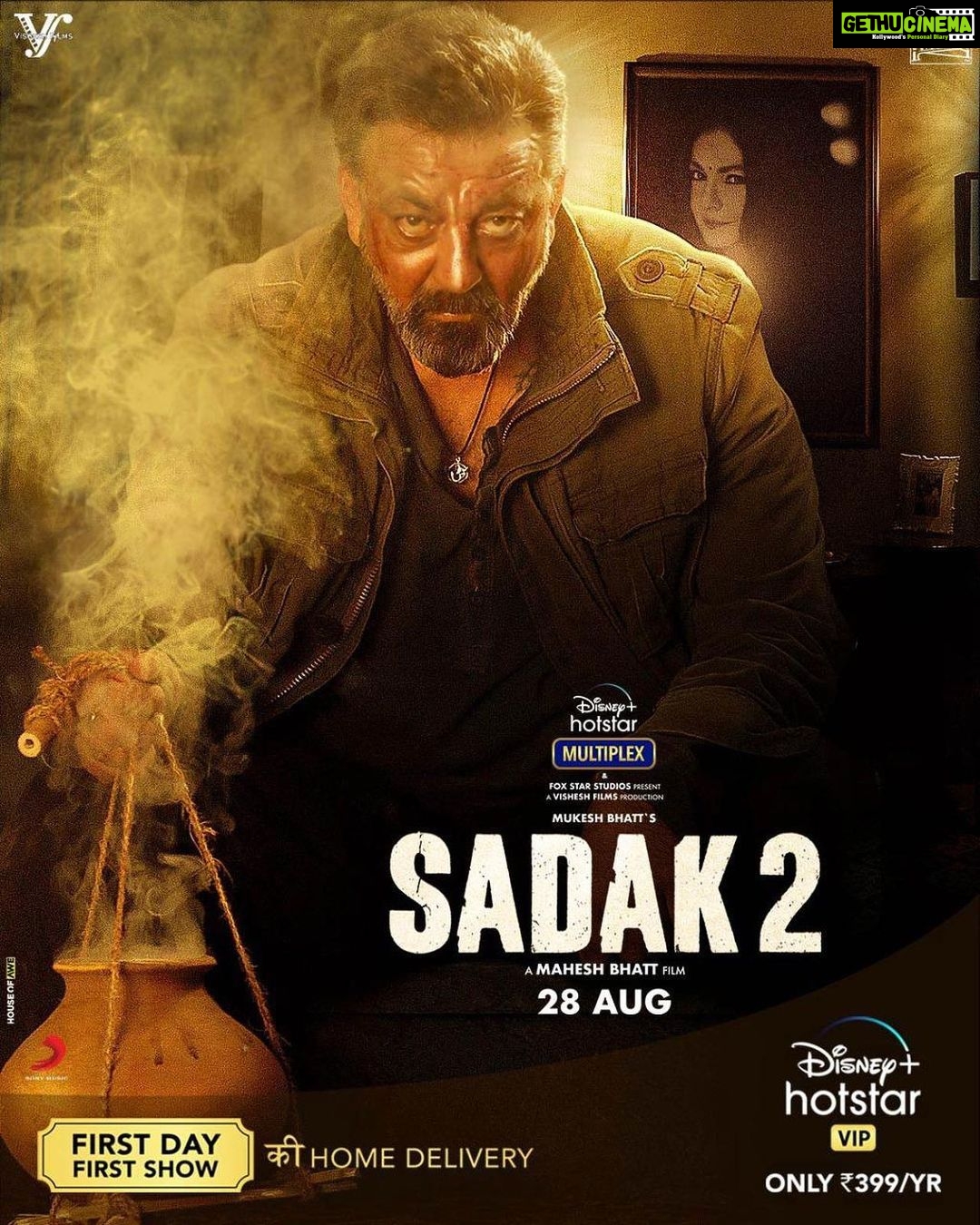 Aditya Roy Kapur Instagram - “Teri bandook ki nalli mein mujhe jannat nazar aati hain” #Sadak2 Trailer out tomorrow. Stay tuned! @aliaabhatt @duttsanjay @poojab1972 @maheshfilm #MukeshBhatt #SuhritaSengupta @wrkprint @foxstarhindi @disneyplushotstarvip @visheshfilms @sonymusicindia @makaranddeshpande_v @gulshangrover @senguptajisshu @priyankabose20 @mohankapur