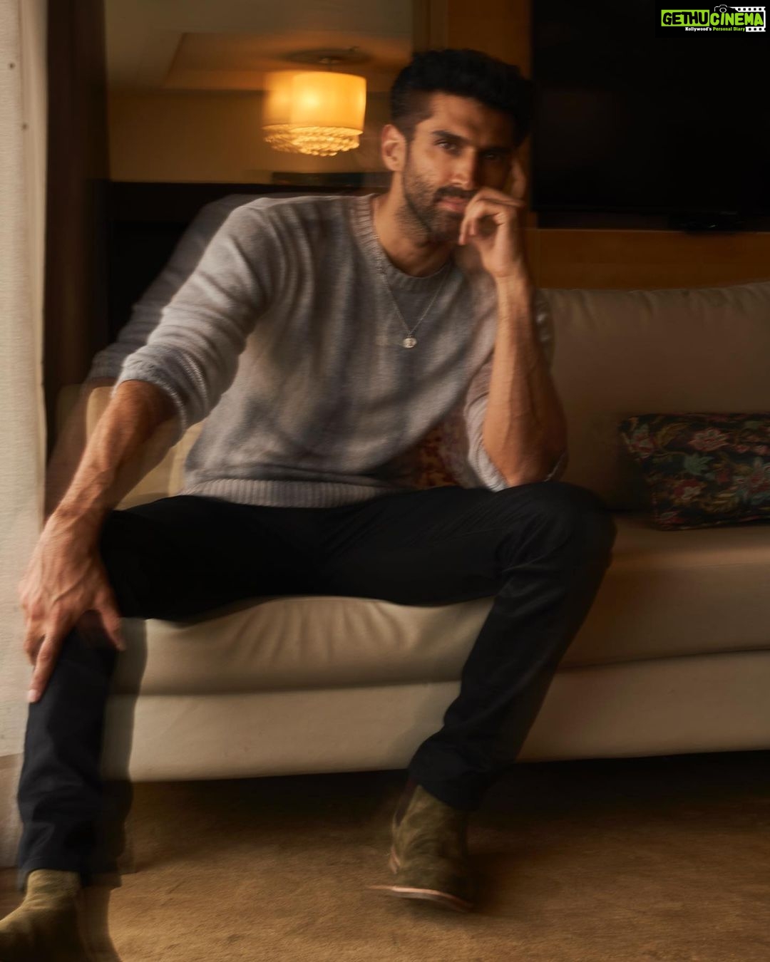 Aditya Roy Kapur - 435.2K Likes - 🌫