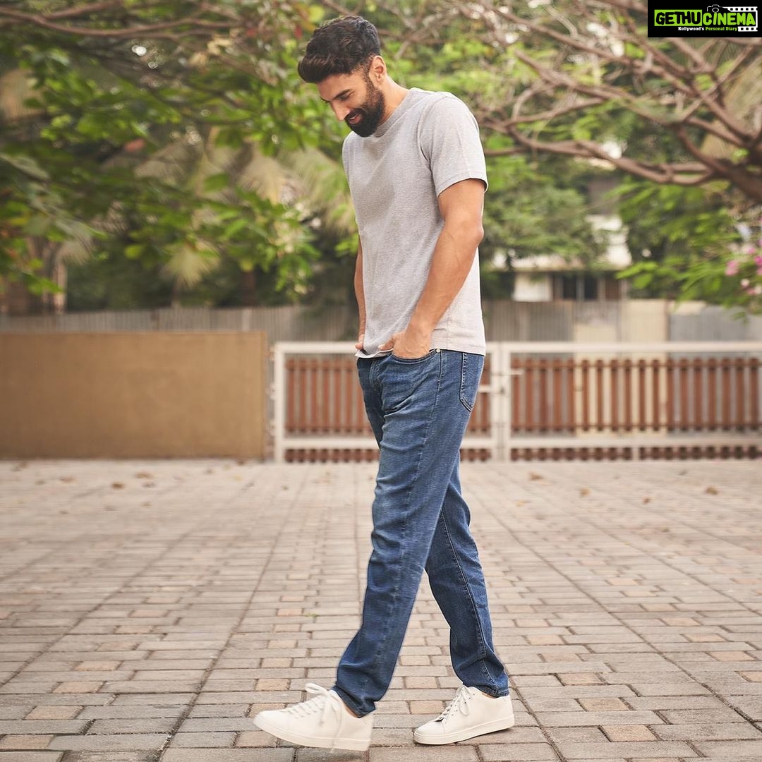 Aditya Roy Kapur - 792.2K Likes - Love these @uniqloin EZY jeans , they almost feel like sweatpants.
#EZYLifeEZYJeans #UniqloIndia