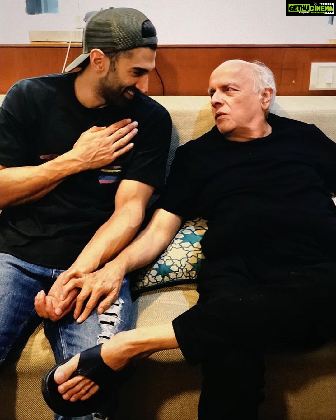 Aditya Roy Kapur Instagram - A new beginning with the ringmaster @maheshfilm 🙏 ❤️