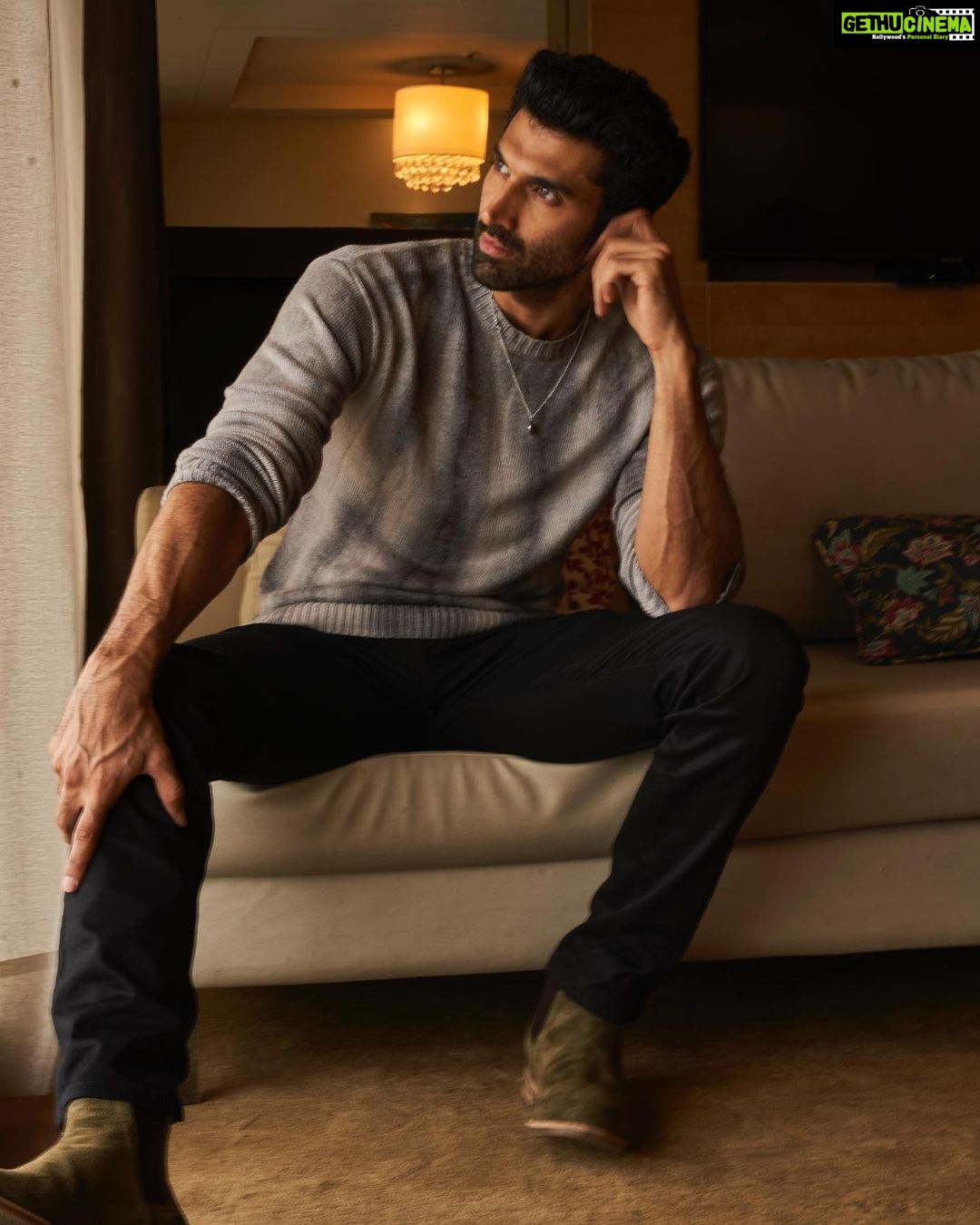 Aditya Roy Kapur - 435.2K Likes - 🌫