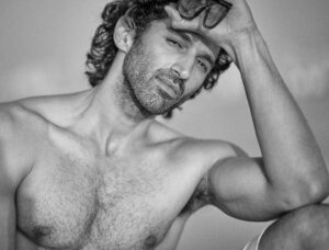 Aditya Roy Kapur Instagram - ♠️ 📸 @avigowariker