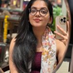 Ahana Kumar Instagram – 10 AM – starts roaming around wearing contact lenses and feeling all chic.
8 PM – my eyes and contact lenses can’t stand each other anymore , and thus returns the Specs 🤓