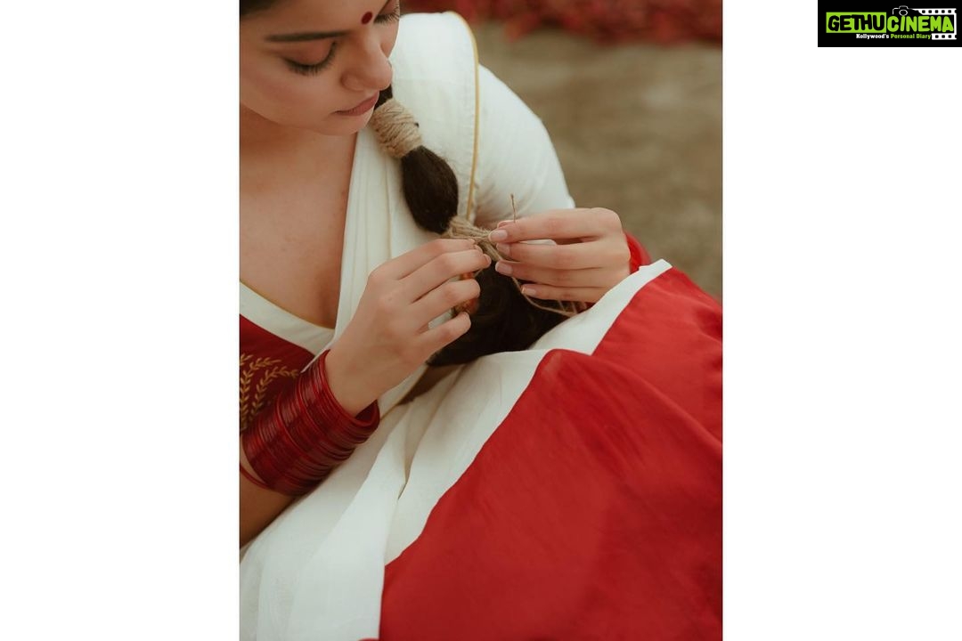 Ahana Kumar Instagram - ഓണാശംസകൾ 🦋✨ Shot by @sk_abhijith Hair @brahma_hairandmakeup Jewellery @regaljewellers_in 🌼✨