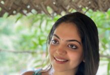 Ahana Kumar Instagram - So today we had a little preview show for Me , Myself & I 🍟 I felt happy watching it. I felt happier seeing the reactions of our close ones watching , enjoying and smiling during the show. I’m quite excited for you all to watch it. 🦋 Want to know when our First Episode starts streaming? Okay I’ll tell you tomorrow. 😉 For now , I’ll give you a clue. It’s this Week 🤓🤭 Me , Myself & I .. ☕️ #YoutubeSeries #OutThisWeek #AllYoursSoon #MicroSeries #WebSeries #WelcomeToMaCafe #OkBye 🍭