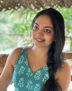 Ahana Kumar Instagram - So today we had a little preview show for Me , Myself & I 🍟 I felt happy watching it. I felt happier seeing the reactions of our close ones watching , enjoying and smiling during the show. I’m quite excited for you all to watch it. 🦋 Want to know when our First Episode starts streaming? Okay I’ll tell you tomorrow. 😉 For now , I’ll give you a clue. It’s this Week 🤓🤭 Me , Myself & I .. ☕️ #YoutubeSeries #OutThisWeek #AllYoursSoon #MicroSeries #WebSeries #WelcomeToMaCafe #OkBye 🍭