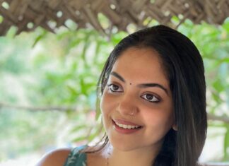 Ahana Kumar Instagram - So today we had a little preview show for Me , Myself & I 🍟 I felt happy watching it. I felt happier seeing the reactions of our close ones watching , enjoying and smiling during the show. I’m quite excited for you all to watch it. 🦋 Want to know when our First Episode starts streaming? Okay I’ll tell you tomorrow. 😉 For now , I’ll give you a clue. It’s this Week 🤓🤭 Me , Myself & I .. ☕️ #YoutubeSeries #OutThisWeek #AllYoursSoon #MicroSeries #WebSeries #WelcomeToMaCafe #OkBye 🍭