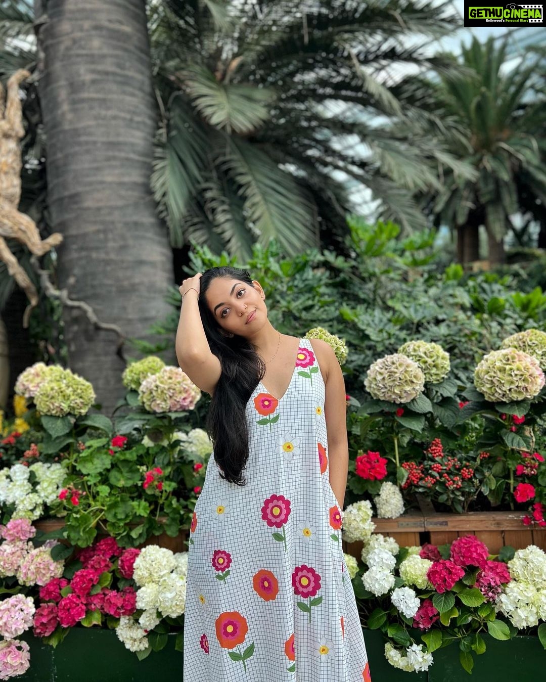 Ahana Kumar Instagram - On some days , I take the art of dressing up very seriously 🌼🌸 Gardens by the Bay
