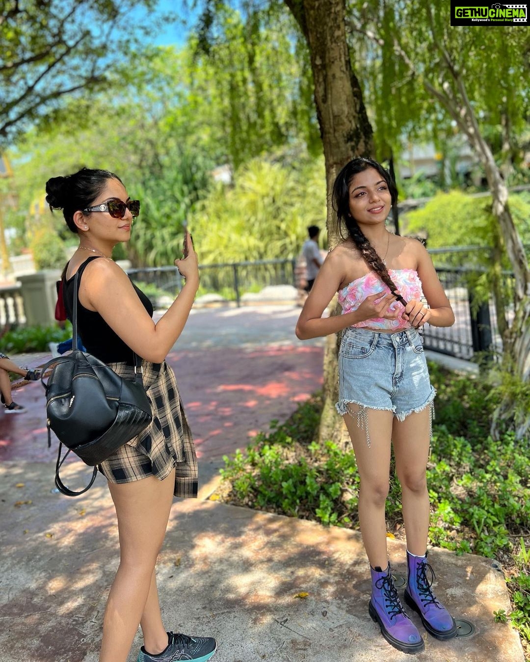 Ahana Kumar Instagram - Certain days get etched in your core memory. This was one of those days for me. ♥️☺️🎡 Universal Studios Singapore