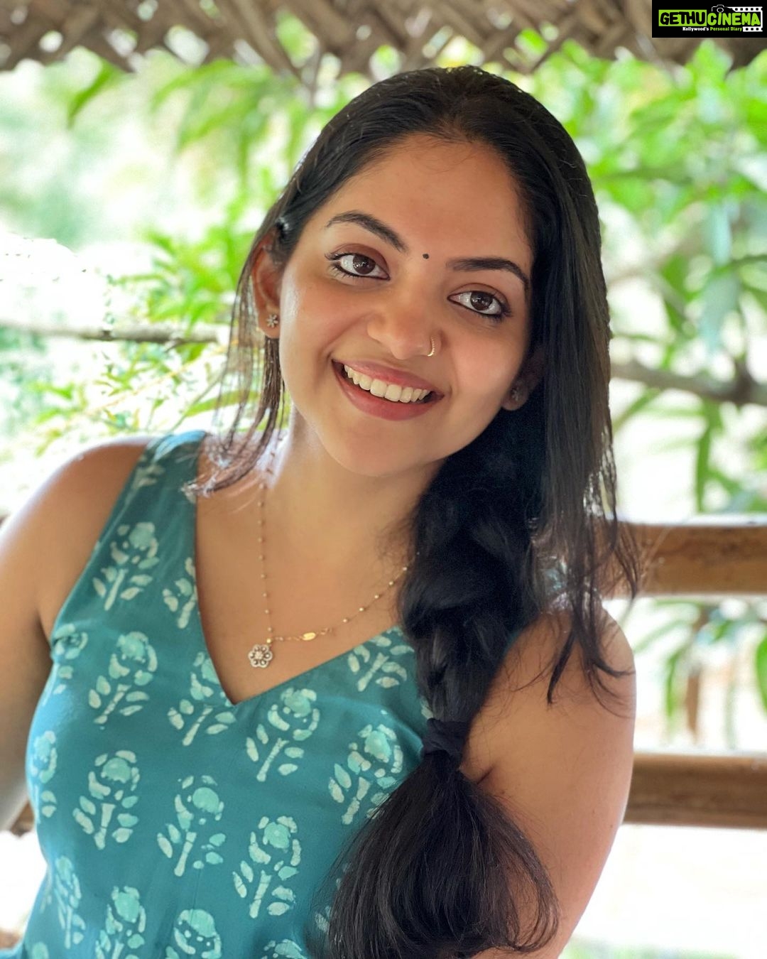 Ahana Kumar Instagram - So today we had a little preview show for Me , Myself & I 🍟 I felt happy watching it. I felt happier seeing the reactions of our close ones watching , enjoying and smiling during the show. I’m quite excited for you all to watch it. 🦋 Want to know when our First Episode starts streaming? Okay I’ll tell you tomorrow. 😉 For now , I’ll give you a clue. It’s this Week 🤓🤭 Me , Myself & I .. ☕️ #YoutubeSeries #OutThisWeek #AllYoursSoon #MicroSeries #WebSeries #WelcomeToMaCafe #OkBye 🍭