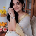 Ahana Kumar Instagram - Celebrating the festival of Onam with @danielwellington ‘s gorgeous watch that is oh so perfect for this festive season ✨🌼 Head to @danielwellington ’s website to get some exciting discounts of up to 30% off or get a FREE Classic bracelet with any Iconic Link watch. Additionally use my code DWXAHAANA to get a 15% off on the website www.danielwellington.com 🌻 #ad #dwindia #danielwellington