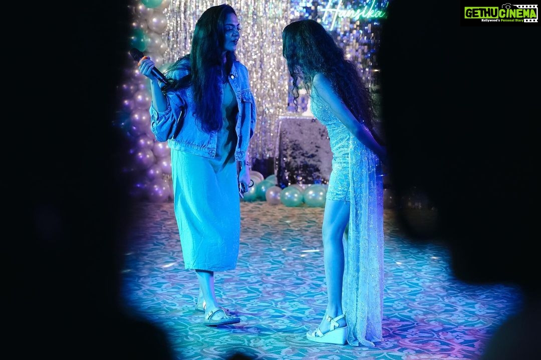 Ahana Kumar Instagram - Chiricheee , oru photo edukatte 😋 Polaroids , Musical Chair , Diya giving Dare ideas for the ones getting out in Passing the Parcel and more such cute things ft a lot of pink , blue and sparkle 💕 Thanks for completely understanding our brief and doing the perfect decor and thereby creating the nicest ambience @decorlabevents and @party.genie 🎈 All the YUM you see on the dessert table by @mias.cupcakery 🧁 Favouritest images by @sk_abhijith ✨