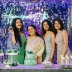 Ahana Kumar Instagram - Chiricheee , oru photo edukatte 😋 Polaroids , Musical Chair , Diya giving Dare ideas for the ones getting out in Passing the Parcel and more such cute things ft a lot of pink , blue and sparkle 💕 Thanks for completely understanding our brief and doing the perfect decor and thereby creating the nicest ambience @decorlabevents and @party.genie 🎈 All the YUM you see on the dessert table by @mias.cupcakery 🧁 Favouritest images by @sk_abhijith ✨