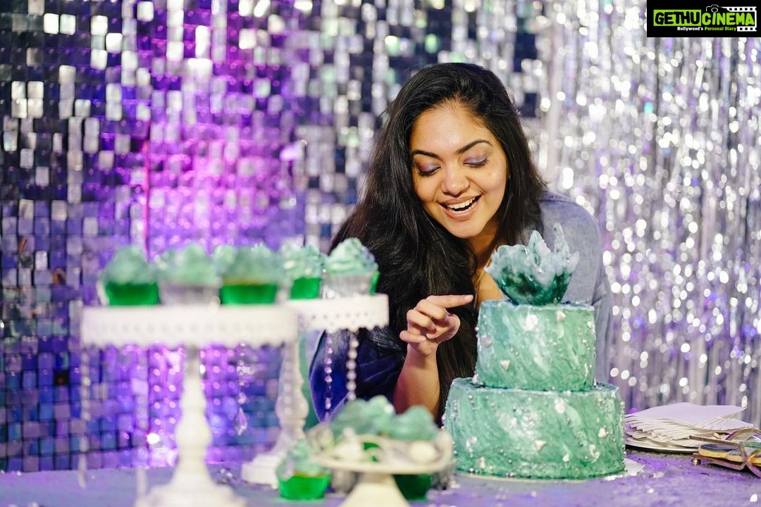 Ahana Kumar Instagram - Where to find me at a Birthday Party? Uh , obviously .. near the Dessert Table 😋 When Hansika turned 17 💕🎉 Cake , Cupcakes , Cookies & Cake Pops @mias.cupcakery … it’s always so amazing planning and creating edible art (that tastes like heaven) with you Miaa ✨ Couldn’t get over this yummilicious decor by @decorlabevents , supported by @party.genie . Could keep looking at it all night long 💕 Images shot by .. the always always reliable and fun to work with @sk_abhijith ✨ And coming to the 7th image , here’s a Story. The second image is obviously an image from Hansika’s 17th Birthday Party and that board besides me was a Name Board I very quickly designed. Ofcourse it’s no big deal to tell a story about and all that. But as I was making it on my laptop , I got reminded of a nice cute memory from 16 years ago. For Hansu’s 1st Birthday Party , I told my Dad and Mom that I wanted to make her name written and stuck on the walls in a fancy way. So I bought chart-paper and wrote out her name , cut each alphabet out and painted it with “pearl paint” ( a paint I used to love back then ) . And to add one creativity touch , I replaced the i in Hansika with a candle 😜 All through the party , I felt so proud seeing my art-work up there for display and I was also showing off to all my friends saying , “I made it”. Sitting in a room in our house and cutting it out and painting those alphabets and perfectly drying them is still such a clear memory in my head. Anyways , 16 years later when I was doing a little name board something for Hansu’s birthday .. I got reminded of this memory which I thought was worthwhile of being written about here. That’s all. 😬 #ILoveBirthdayParties 💕✨