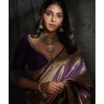 Aishwarya Lekshmi Instagram - హలో from 🌸 Photography : @arifminhaz Styled by : @niru05_raghupathy Saree: @shravankummar Jewellery : @kishandasjewellery Makeup & Hair : Nandhini @kalwon_beauty | @ganesh_hair_architect