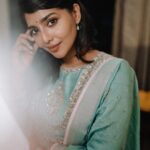 Aishwarya Lekshmi Instagram – #PS1 promotions at #Trivandrum was truly unforgettable! 
Thankyou to every single person who turned up at Nishagandhi that night! I love you all 3000 

Outfit : @mrunalinirao 
Stylist : @niru05_raghupathy 
Makeup : Nandhini | @kalwon_beauty 
Hair : @ganesh_hair_architect 
Photos : @anandudasphotography