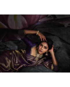 Aishwarya Lekshmi Instagram - హలో from 🌸 Photography : @arifminhaz Styled by : @niru05_raghupathy Saree: @shravankummar Jewellery : @kishandasjewellery Makeup & Hair : Nandhini @kalwon_beauty | @ganesh_hair_architect