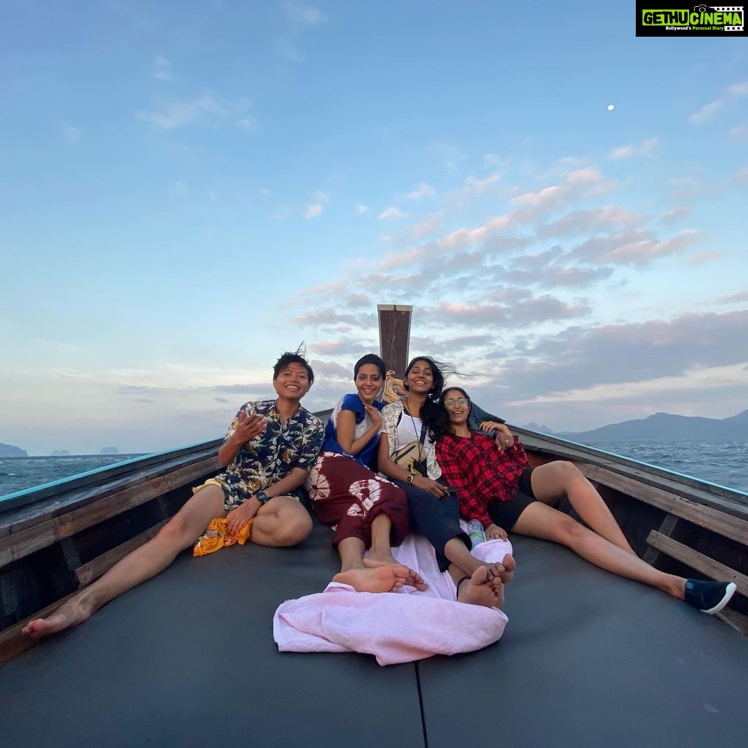 Aishwarya Lekshmi Instagram - I hope im worthy of all the love that has been coming my way these past few days . I hope the love continues today and forever . Sitting in my bed , sleepless recollecting favourite memories from PS shoot , and surrendering to whatever plans God has in mind.. See you at the cinemas in a few hours Yours đ¸