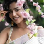 Aishwarya Lekshmi Instagram - Happpy Onamm🌸 @gulabobyabusandeep @niru05_raghupathy @tribebyamrapali @kalwon_beauty @ganesh_hair_architect @anitakamaraj