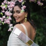 Aishwarya Lekshmi Instagram - Happpy Onamm🌸 @gulabobyabusandeep @niru05_raghupathy @tribebyamrapali @kalwon_beauty @ganesh_hair_architect @anitakamaraj