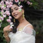 Aishwarya Lekshmi Instagram – Happpy Onamm🌸 

@gulabobyabusandeep @niru05_raghupathy @tribebyamrapali @kalwon_beauty @ganesh_hair_architect @anitakamaraj