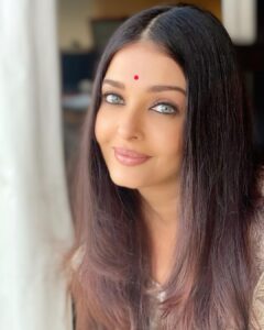 Aishwarya Rai Instagram - ❤️Thank you all for your love, warmest wishes and blessings… Lots of love always💝