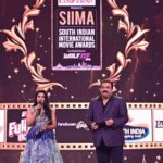Aishwarya Rajesh Instagram - Thank you @siimawards for honouring #BestActress (Critics) for #Thittamirandu Thanks to my director @vignesh_karthick88 for giving me Athira and making such a diff film … and thanks to my entire team without whom this is not possible … Thanks @vinodkumar_offcl and @sixerentertainment Outfit @mrunalinirao Styling @nikhitaniranjan Photography @venketramg Jewellery @stylorisilver @nacjewellers @blingsutra