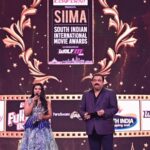 Aishwarya Rajesh Instagram – Thank you @siimawards for honouring #BestActress (Critics) for #Thittamirandu Thanks to my director @vignesh_karthick88 for giving me Athira and making such a diff film … and thanks to my entire team without whom this is not possible … Thanks @vinodkumar_offcl and @sixerentertainment 
Outfit @mrunalinirao 
Styling @nikhitaniranjan 
Photography @venketramg
Jewellery @stylorisilver @nacjewellers @blingsutra