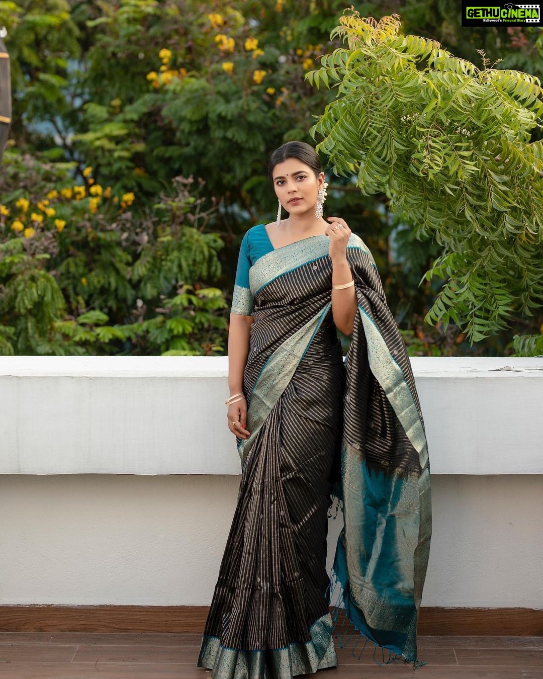 Aishwarya Rajesh Instagram - There's always something special abt wearing a  saree ❤️❤️ Photography @kiransaphotography Makeup @ananthmakeup Hairstyle  @sharmilahairstylist Saree @ blouse @  Jewellery ...