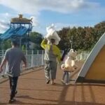 Akshay Kumar Instagram - Took my daughter to an amusement park yesterday. Looking at her happy smile on winning not one but two stuffed toys for her was hands down the closest I’ve felt to being a hero. #BestDayEver
