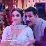 Akshay Kumar Instagram – Nok jhok se bhari ek kahani pyaar ki, parivaar ki, aur bhai behen ke dulaar ki! 

#RakshabandhanOnZEE5 premiering on the 5th of October. #ZEE5

@aanandlrai @bhumipednekar #HimanshuSharma @kanika.d @sadiaakhateeb @deepikapoo @smrithisrikanth @sahejmeen  #AlkaHiranandani @cypplofficial #CapeOfGoodFilms @zeestudiosofficial @zee5 @zeemusiccompany @zeecinema @vbfilmwala