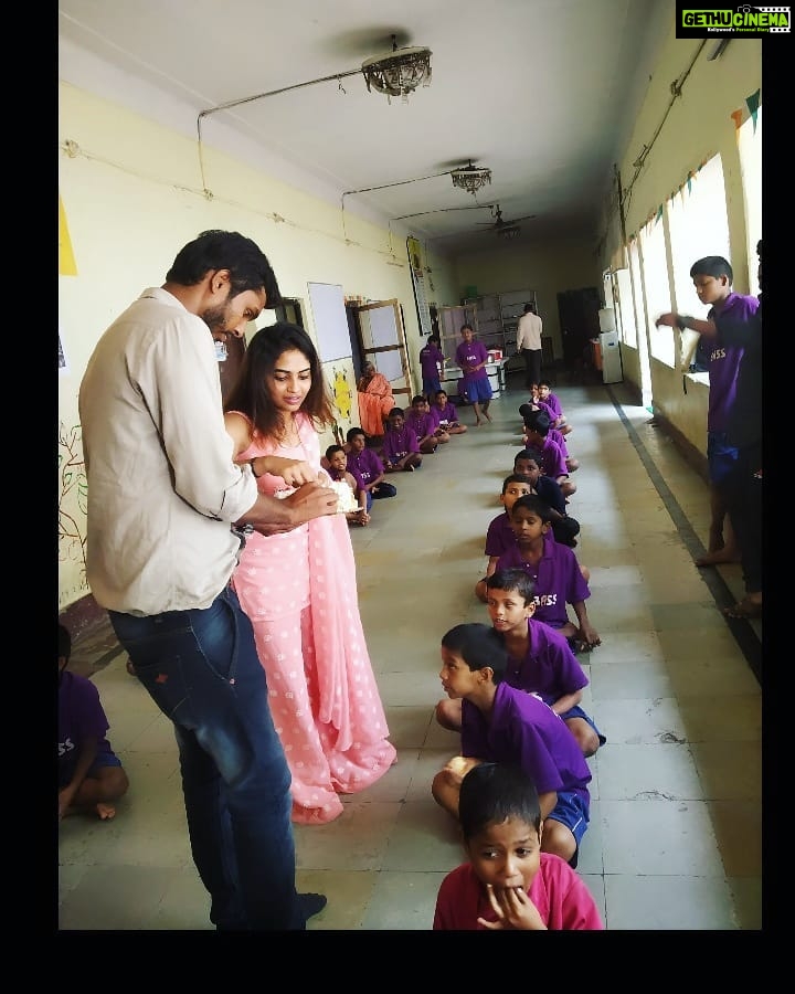 Alekhya Harika Instagram - Today, A year back. Always smile at little children. To ignore them is to destroy their belief that world is good. . #TeamAlekhyaHarika #tamadamedia #wirally