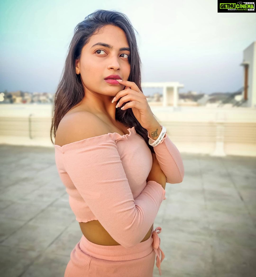 Alekhya Harika Instagram - Last pic with this outfit , i'm done 😁