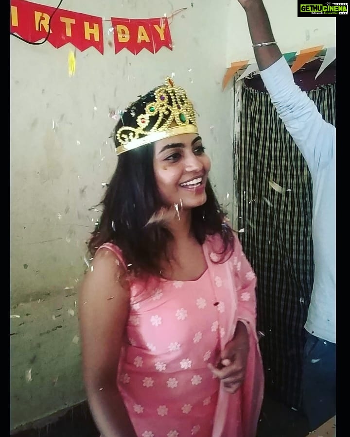 Alekhya Harika Instagram - Today, A year back. Always smile at little children. To ignore them is to destroy their belief that world is good. . #TeamAlekhyaHarika #tamadamedia #wirally