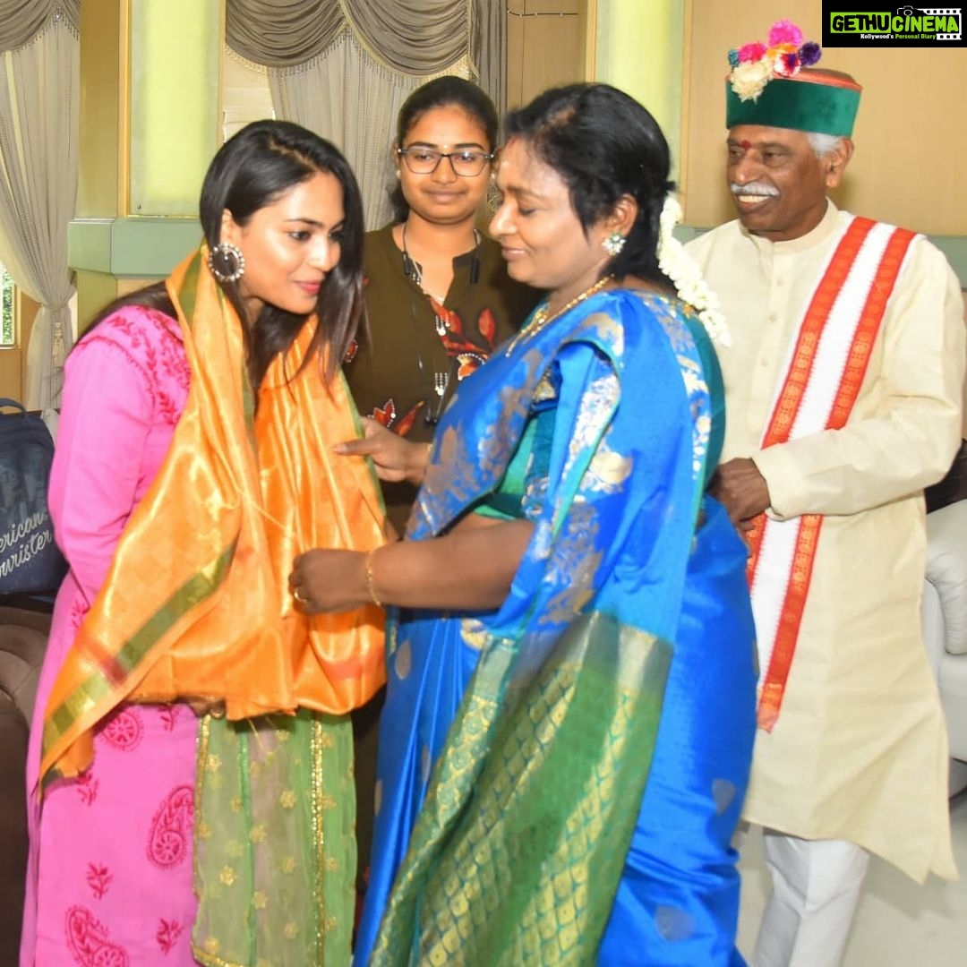 Alekhya Harika Instagram - Extremely privileged 🤩 It was just a "wow" moment meeting our governor of telangana t'Amilisai Soundararajan' and 'Bandaru Dattatreya' Special thanks to Vijaya akka for making this happen🙂 "Happy womens day"