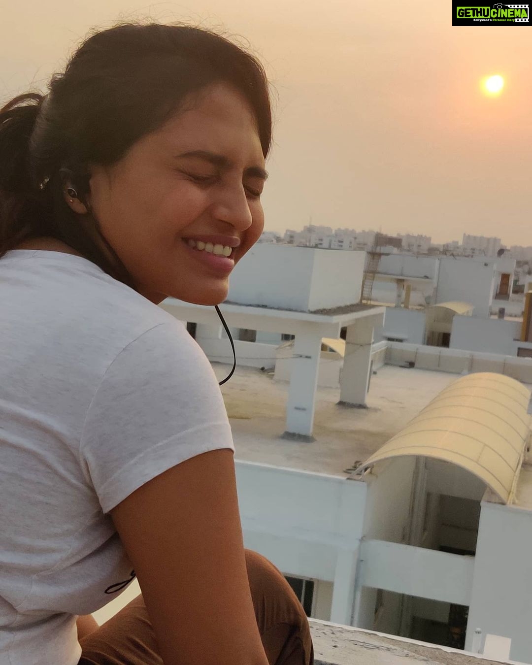 Alekhya Harika Instagram - No filter added, clicked by mama 🤩 1st pic is my fav 😊 what about you ?