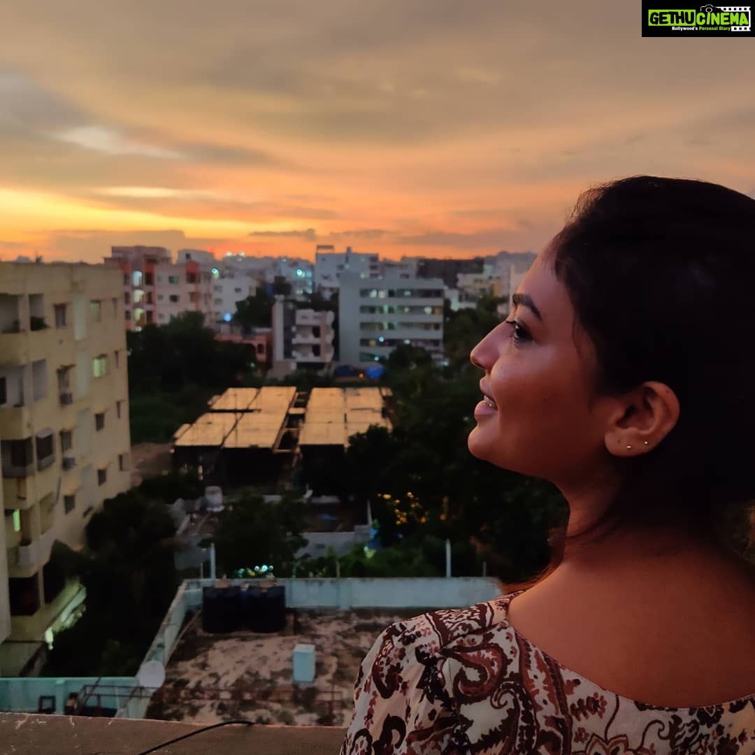 Alekhya Harika Instagram - " Watch more sunsets than netflix " 🌇 Pc : @rahulrajvanam