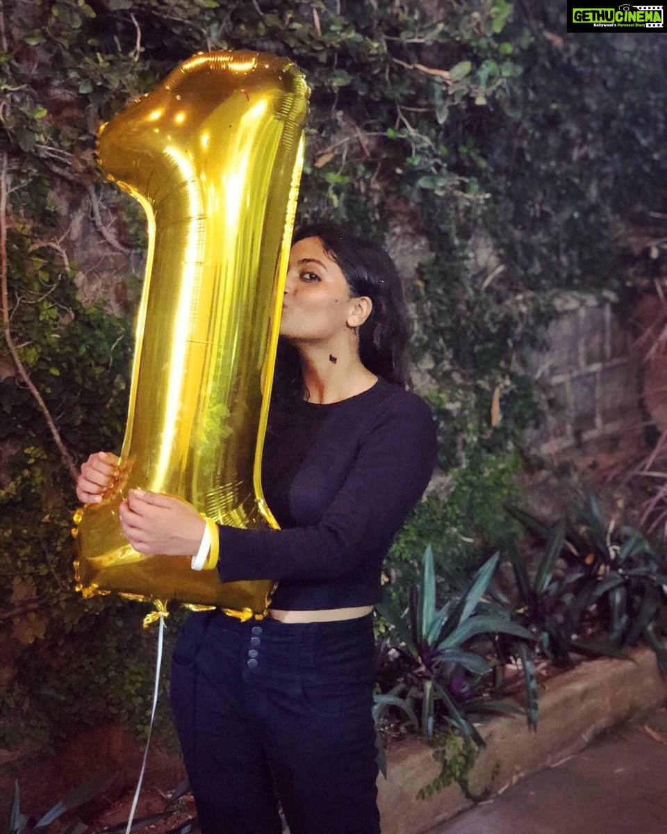 Alekhya Harika Instagram - Thank u so much for all the love and support guys...we are now a huge family of 1million💥💯