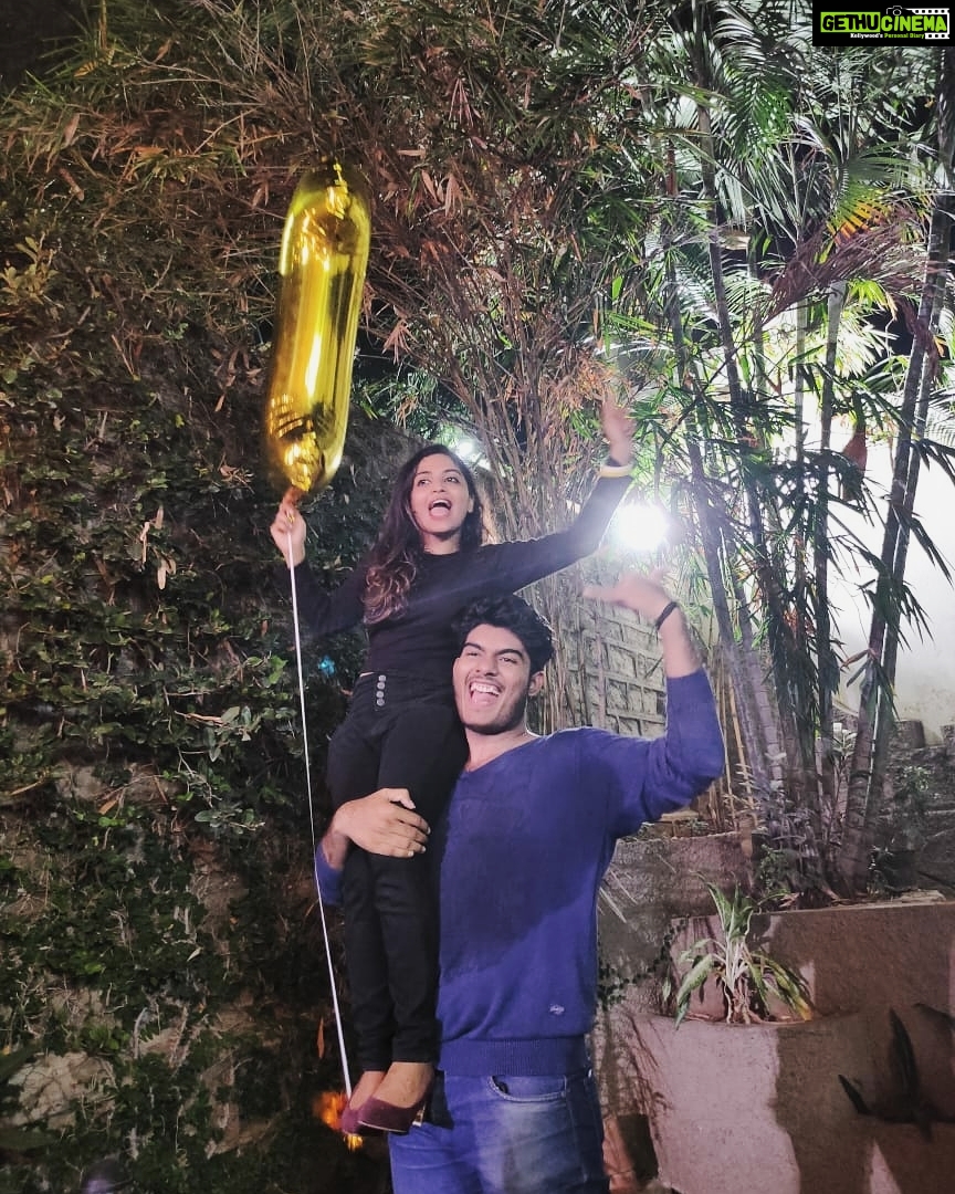 Alekhya Harika Instagram - Thank u so much for all the love and support guys...we are now a huge family of 1million💥💯
