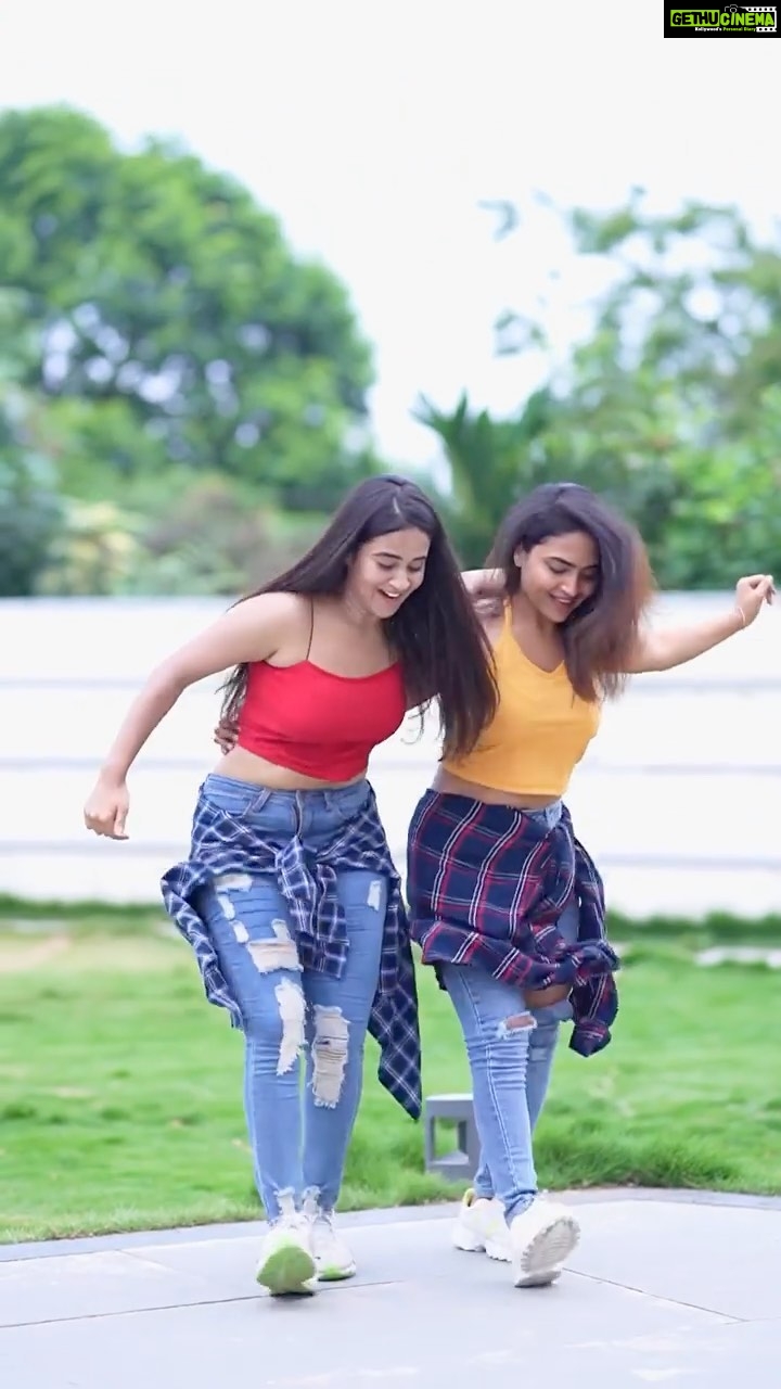 Alekhya Harika Instagram - Though we love the OG #NattuNattu step, we tried something new on our favorite song. And we enjoyed it to the core. Well, it’s your time now. Give your touch to the hook step by uploading your unique choreography for the #NattuNattu song. Tag us @deepthi_sunaina @alekhyaharika_ & @zee5telugu. 3 lucky winners will get ZEE5 hampers. Hurry! The contest closes on 27th May 2022. Don’t forget to subscribe to ZEE5 & watch RRR in Telugu, Tamil, Kannada & Malayalam with English subtitles. #RRRFeverIsBack #RRRonZee5 @zee5telugu @zee5kannada @zee5tamil @zee5malayalam VC: @jus_sonu #deepthisunaina #alekhyaharika