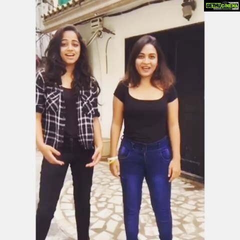 Alekhya Harika Instagram - Swipe two times to see the final output lol 🤣🤣🤣 @divyaa_sree #saiyaanpsycho