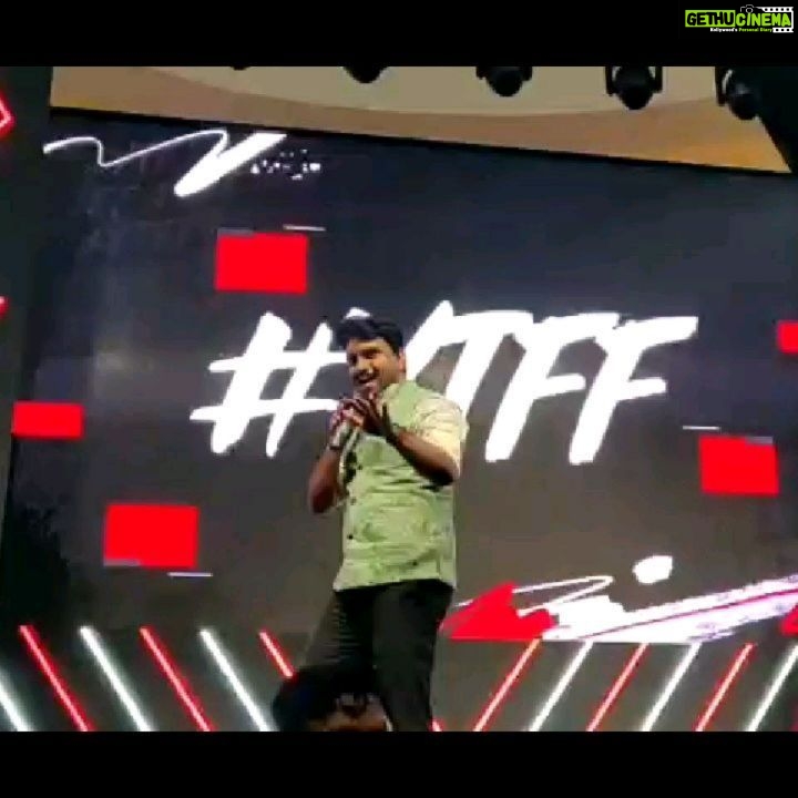 Alekhya Harika Instagram - YOUTUBE FAN FEST Crazy experience, people over there are amazing amazing Love them to the core In the end host oka question adigadu Host : whats your best fan moment ani ,gurtundi poyela edana unda ani Me : i was thinking pretty good fan Moments unnai andulo edi chepali ani alochinchey lopala Crowd lo nunche one person i still remember that guy he just said "Epudu jergina fan moment saripodhaaa ani "💪 And thats when almost got happy tears...and yeshh....fan fest was my best fan moments dat i can ever get 🤩🤩